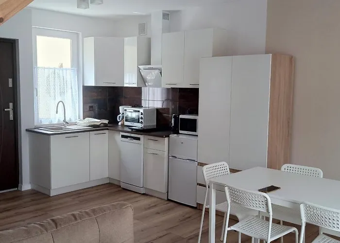 Dom Na Rumiankowej * レバル